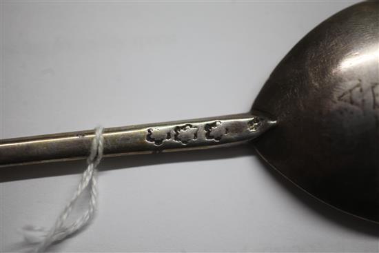 A mid 17th century apostle spoon, 18.1cm.